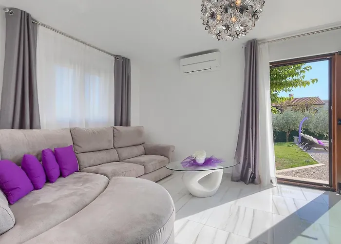 Chiara Semesterbostad Puntera