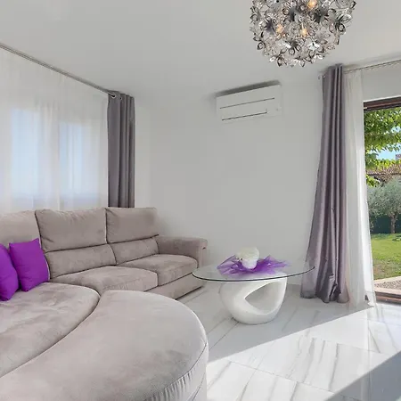 Chiara Holiday home Puntera